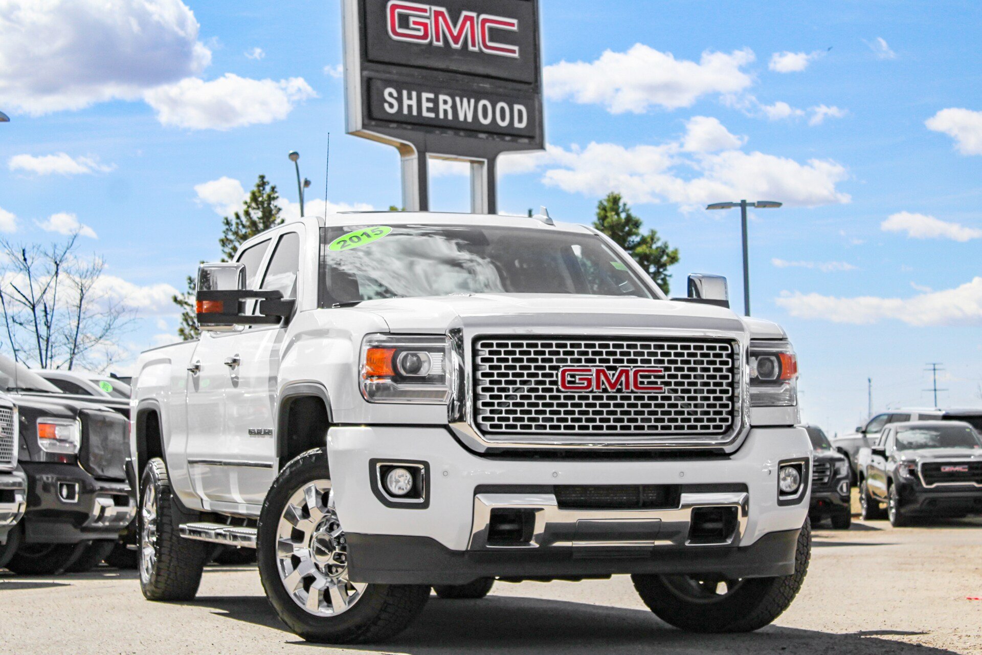 Pre-Owned 2015 GMC SIERRA 2500 Denali Z71 4WD Crew Cab Pickup